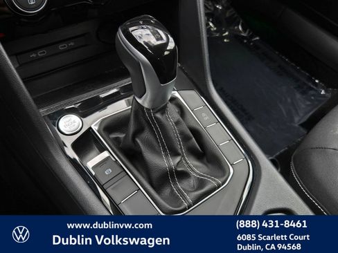 Certified 2024 Volkswagen Taos SE w/ Black Wheel Package FWD image 17