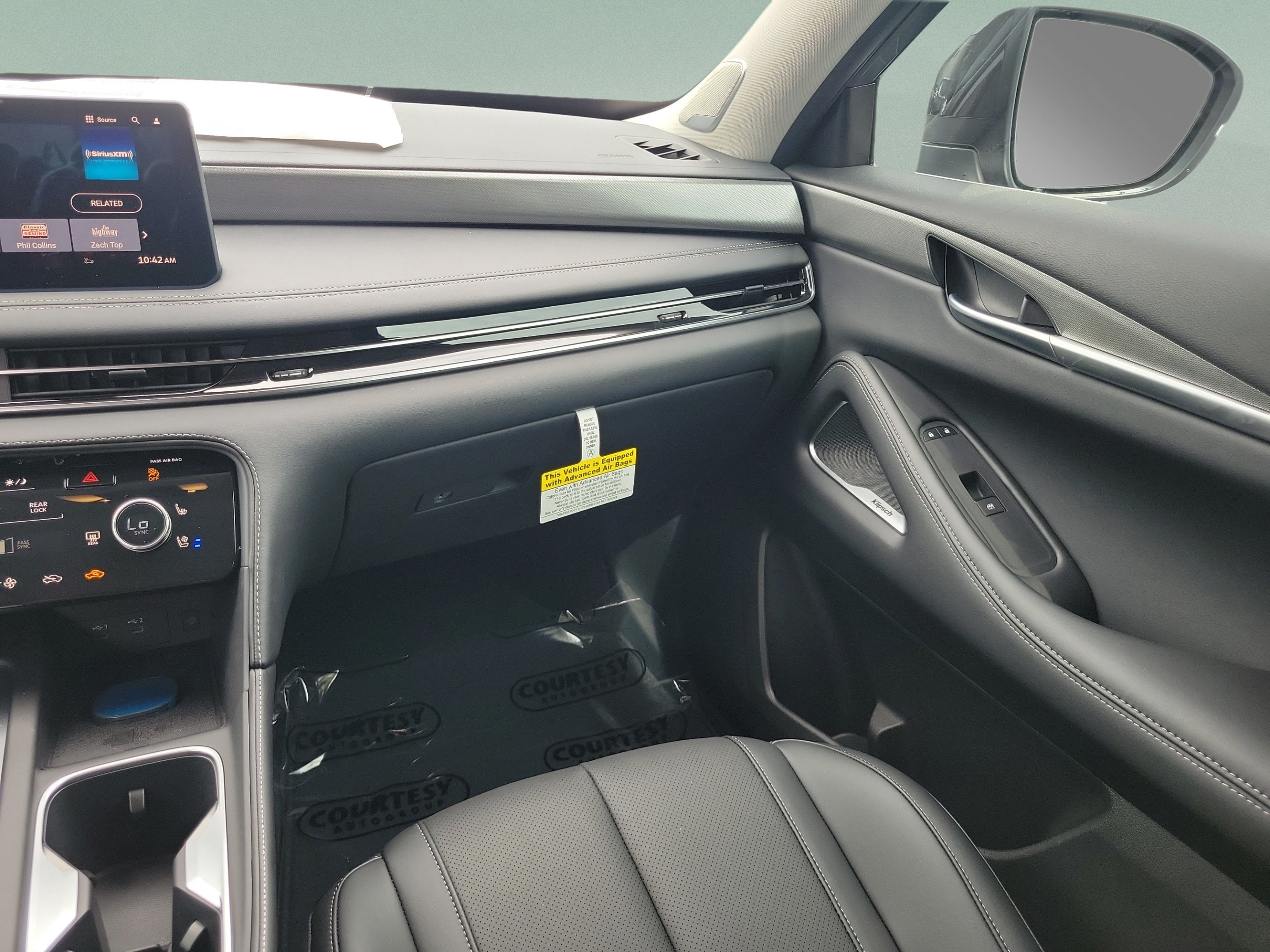 New 2027 INFINITI QX60 Luxe w/ Family Package FWD image 8