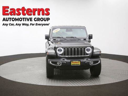 Used 2025 Jeep Wrangler Unlimited Sahara AWD/4WD image 48