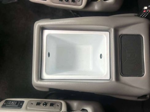 Used 2019 Chevrolet Express 2500 Extended w/ Enhanced Convenience Package RWD image 18