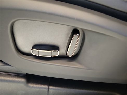 New 2026 Land Rover Defender 110 image 20