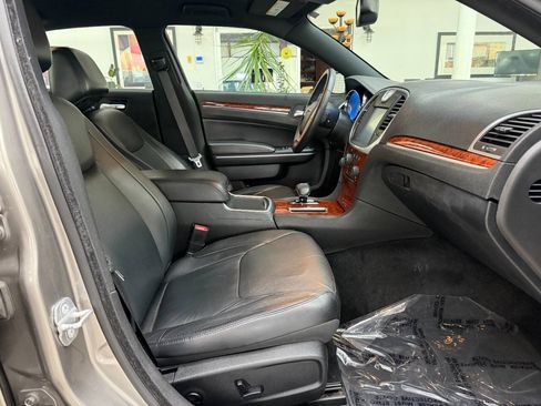 Used 2014 Chrysler 300 AWD w/ Driver Convenience Group image 18
