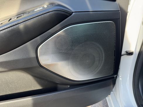 Used 2017 Genesis G90 3.3T Premium image 27