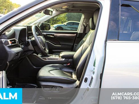 Used 2023 Toyota Highlander Limited image 17