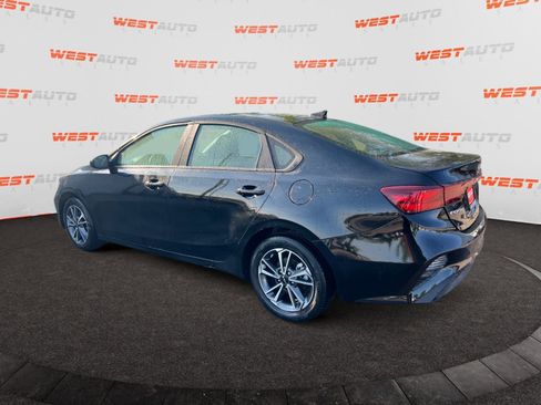 Used 2022 Kia Forte LXS FWD image 3
