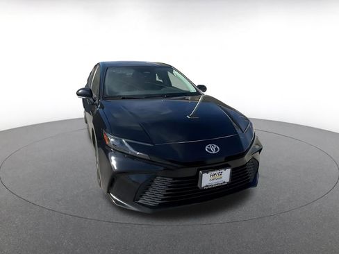 Used 2025 Toyota Camry LE image 3