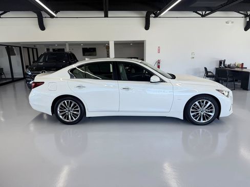 Used 2018 INFINITI Q50 Luxe w/ Essential Package (3.0T Luxe) AWD/4WD image 4
