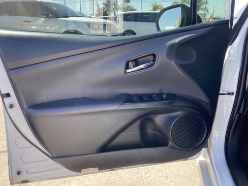 Used 2022 Toyota Prius Limited FWD image 13