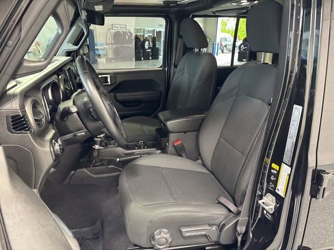 Used 2023 Jeep Gladiator Sport AWD/4WD image 9