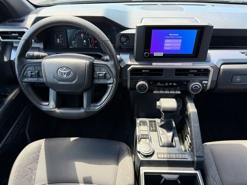 Certified 2025 Toyota Tacoma SR5 AWD/4WD image 10