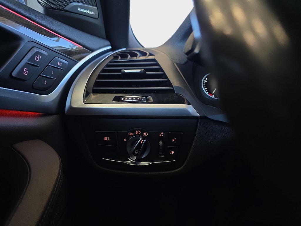Used 2018 BMW X3 xDrive30i w/ Premium Package AWD/4WD image 29