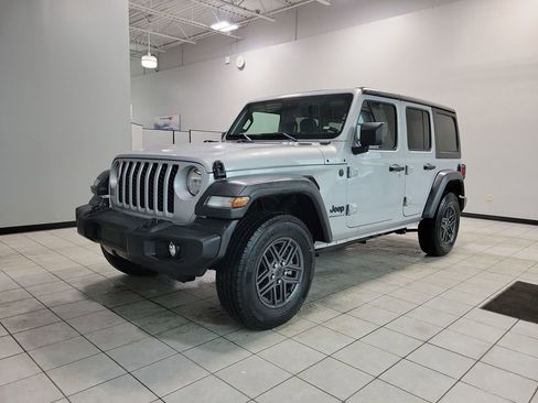 Used 2024 Jeep Wrangler Sport S image 5