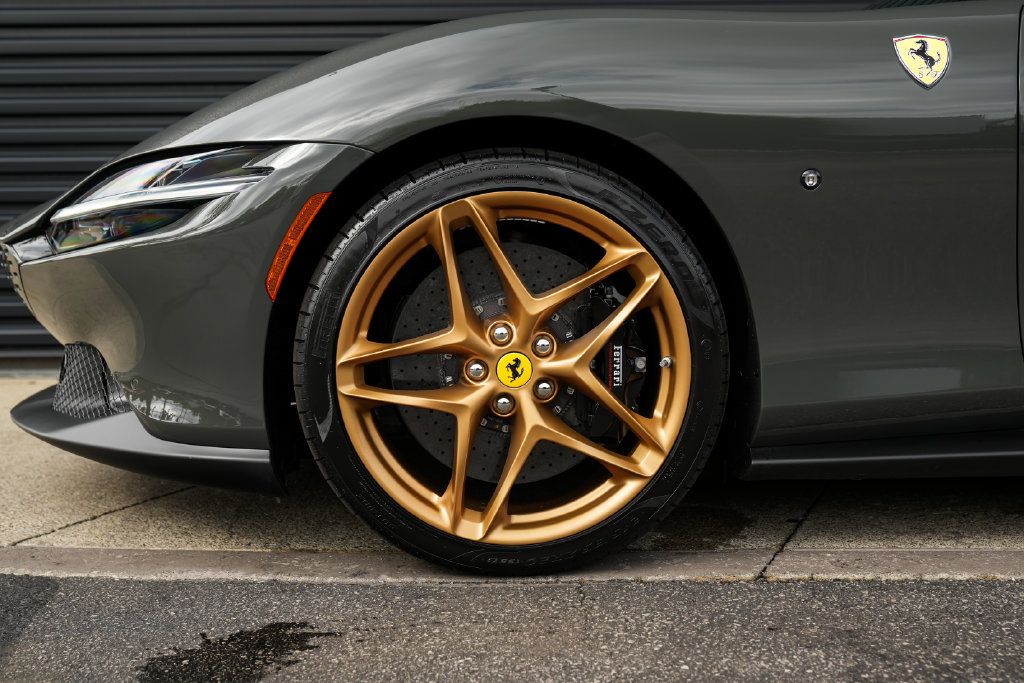 Used 2025 Ferrari Roma Spider RWD image 10