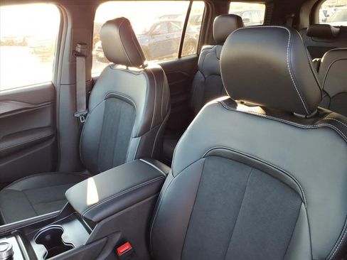 New 2025 Jeep Grand Cherokee L Altitude AWD/4WD image 8