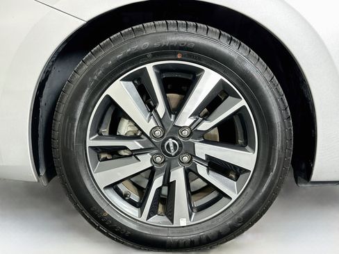 Used 2024 Nissan Versa SV FWD image 11