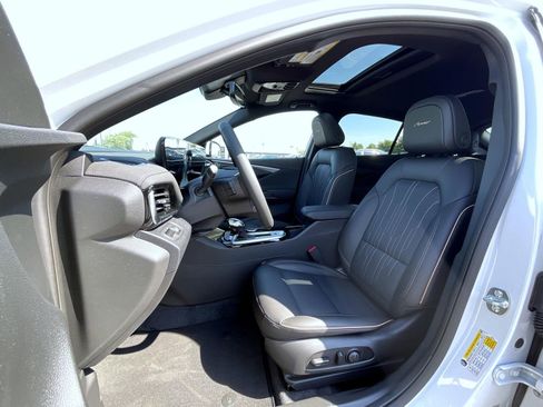 New 2025 Buick Envista Avenir image 10