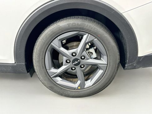 Used 2025 Kia K4 FWD image 11