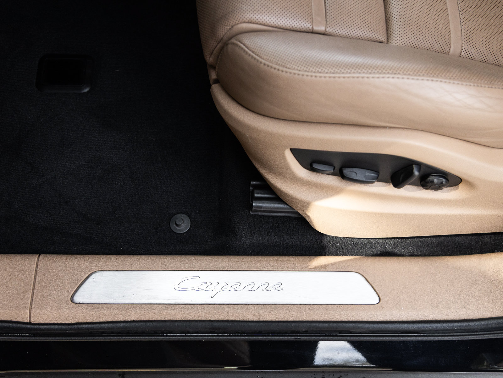Certified 2023 Porsche Cayenne AWD/4WD image 20