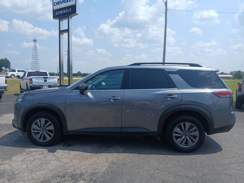 Used 2025 Nissan Pathfinder SV FWD image 3