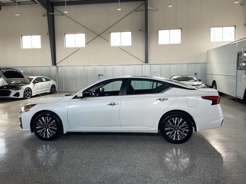 Used 2024 Nissan Altima 2.5 SV w/ SV Premium Package AWD/4WD image 4