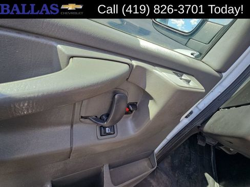 Used 2014 Chevrolet Express 2500 RWD image 24
