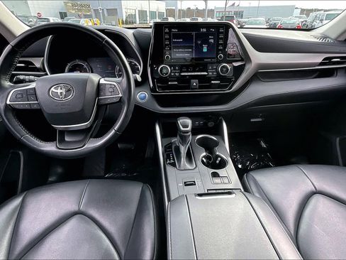 Used 2022 Toyota Highlander XLE image 16