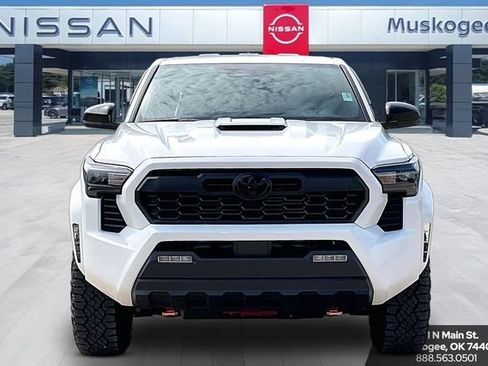 Used 2025 Toyota Tacoma TRD Sport AWD/4WD image 2