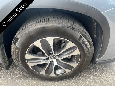 Used 2021 Toyota Highlander XLE AWD/4WD image 40