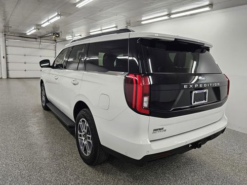 Used 2025 Ford Expedition Active AWD/4WD image 6