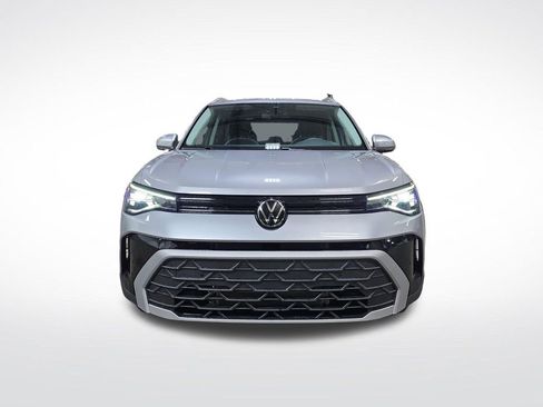 New 2026 Volkswagen Taos SE AWD/4WD image 2