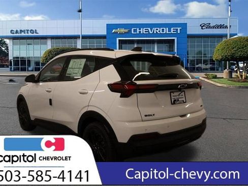 Used 2027 Chevrolet Bolt RS FWD image 5