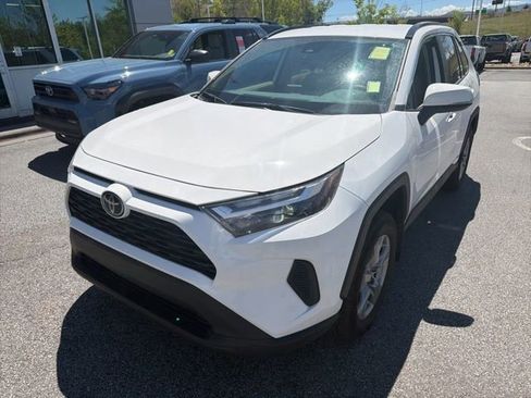 Used 2025 Toyota RAV4 XLE AWD/4WD image 49