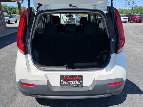 Used 2022 Kia Soul LX FWD image 6