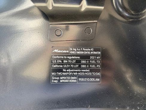 Used 2021 Porsche Macan image 32