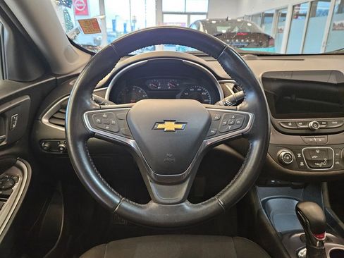Used 2022 Chevrolet Malibu RS FWD image 17
