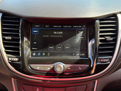 Used 2019 Chevrolet Trax LT w/ LT Convenience Package AWD/4WD image 13