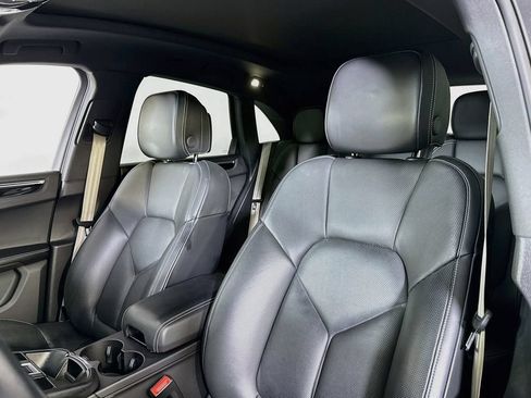 Certified 2023 Porsche Macan S AWD/4WD image 5