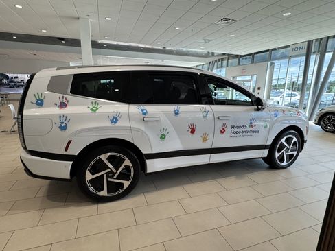 New 2026 Hyundai Ioniq 9 Calligraphy image 8