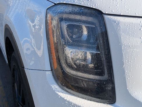 Used 2020 Kia Telluride SX w/ SX Prestige Package image 10