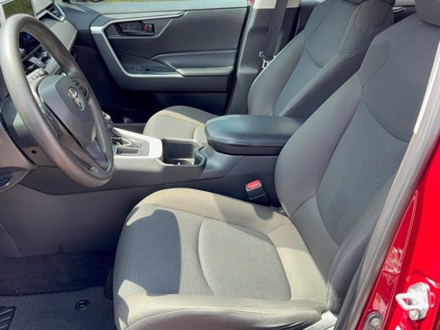 Used 2023 Toyota RAV4 LE FWD image 5