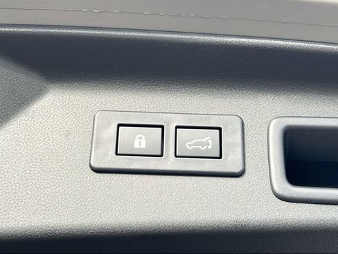 Certified 2025 Subaru Forester Premium image 17