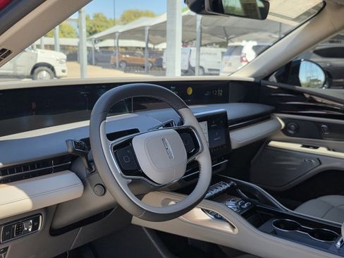 Used 2025 Lincoln Nautilus Reserve image 13