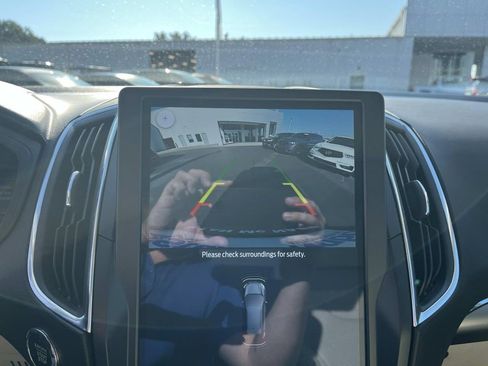 Used 2024 Ford Edge Titanium image 31