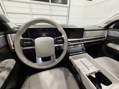 Used 2025 Hyundai Santa Fe Calligraphy AWD/4WD image 48
