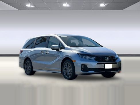 New 2026 Honda Odyssey Touring image 6