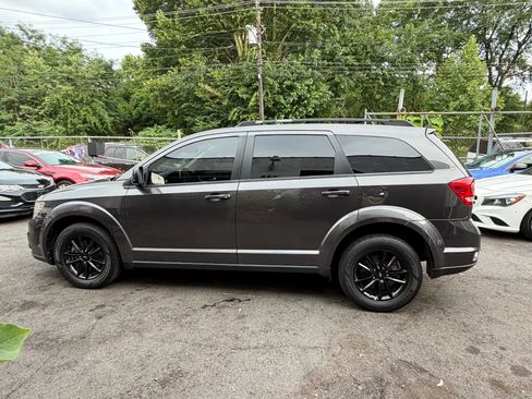 Used 2019 Dodge Journey SE w/ Connectivity Group FWD image 7