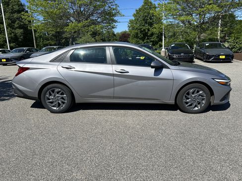 New 2026 Hyundai Elantra Hybrid FWD image 8