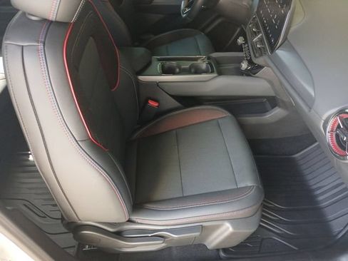 Used 2025 Chevrolet Equinox EV RS FWD image 19