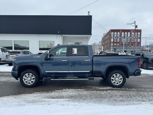 Used 2025 Chevrolet Silverado 3500 High Country w/ Technology Package image 2