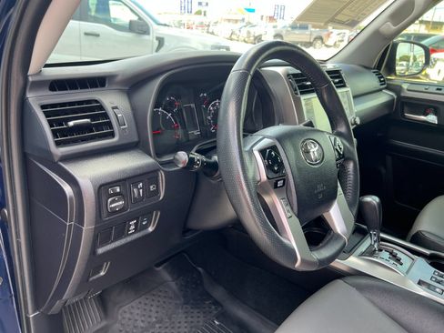Used 2022 Toyota 4Runner SR5 Premium w/ Moonroof Package AWD/4WD image 24